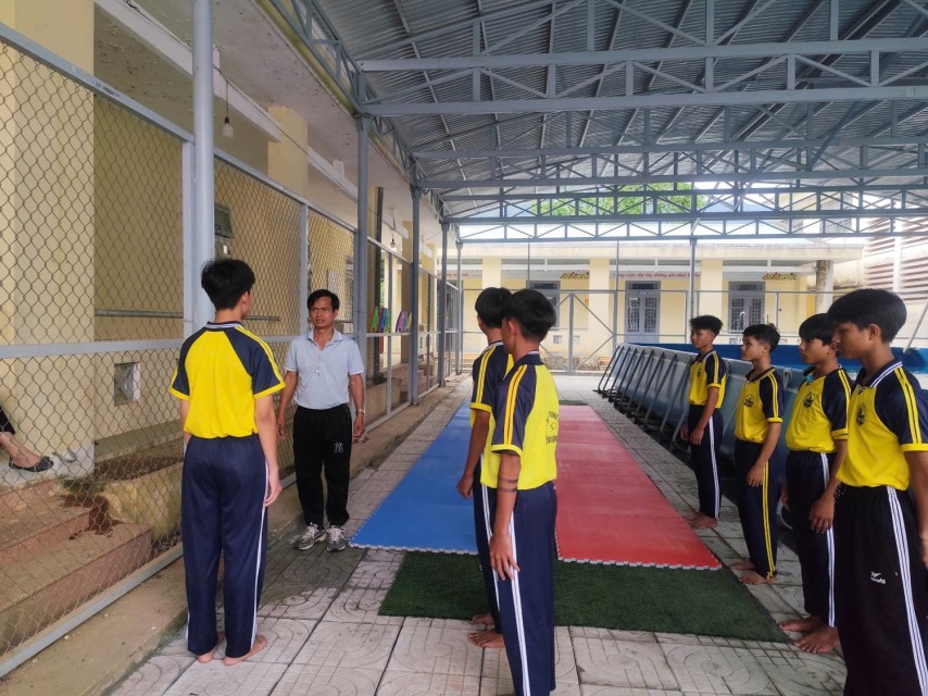 Hội đồng Đội huyện Phước Sơn và các liên đội tổ chức lớp dạy bơi miễn phí cho thiếu nhi có hoàn cảnh khó khăn trong dịp hè
